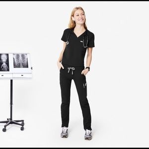FIGS black yola skinny scrub pant M gently used